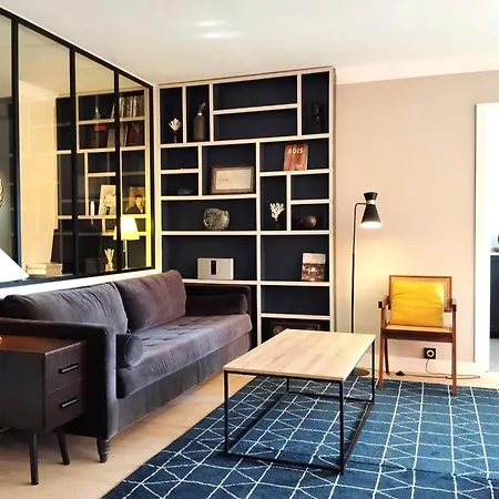 Elegant 48sqm Eiffel - View & Large Terrace Apartment Paris